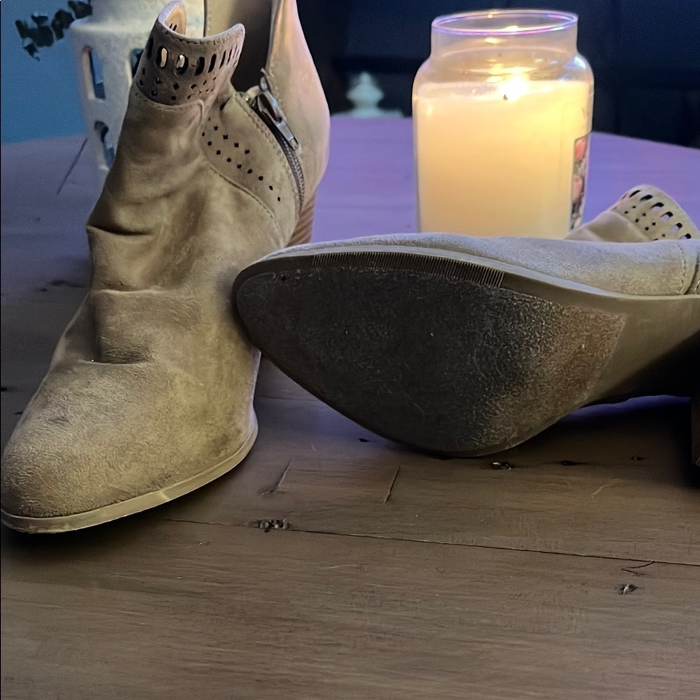 Coconuts by Matisse Tan Ankle Booties with Western Flair - Women Size 10 - Picture 3 of 4